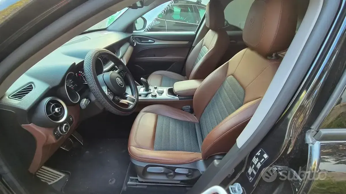 Usata Alfa Romeo Stelvio Sprint 190 CV (139 kW) 2020 Nero SUV
