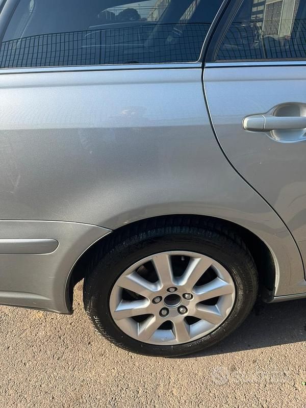 Usata Toyota Avensis 177 CV (130 kW) 2009 Grigio Station wagon