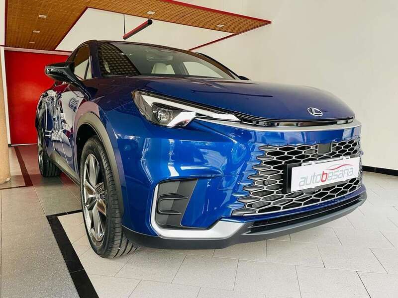 Usata Lexus LBX 91 CV (66 kW) 2024 Blu/azzurro SUV