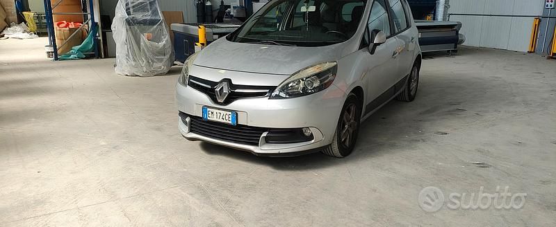 Grigio Usata 2012 Renault Scénic III Monovolume | 2000 € (Super prezzo) - Immagine 1/4