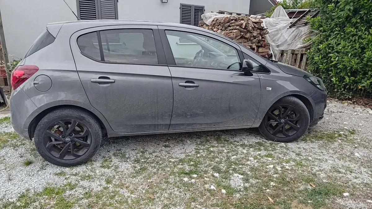 Usata Opel Corsa Cosmo 75 CV (55 kW) 2015 Utilitaria