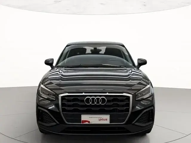 Usata Audi Q2 Business 116 CV (85 kW) 2023 Grigio manhattan metallizzato SUV