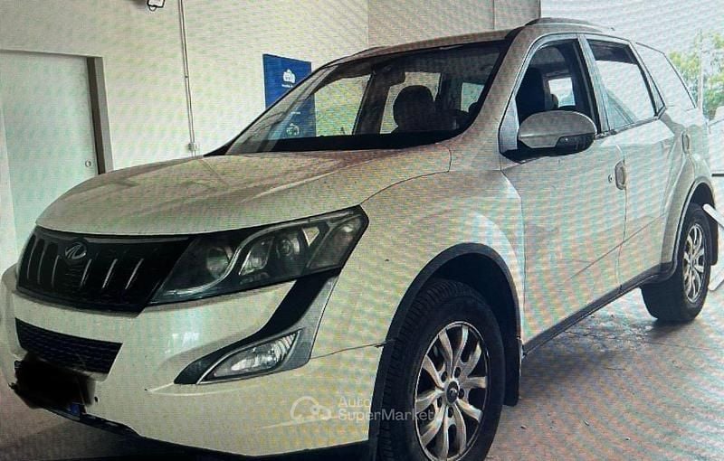 Usata Mahindra XUV500 140 CV (102 kW) 2016 Bianco SUV
