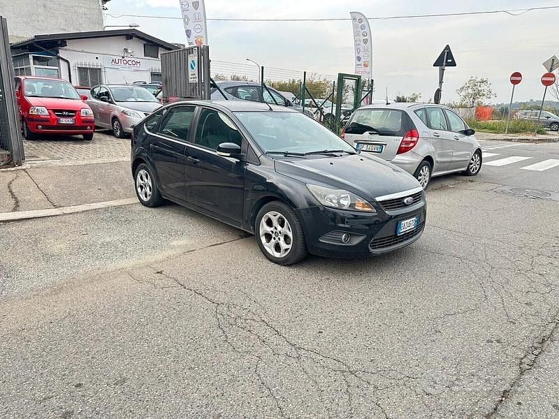 Usata Ford Focus 110 CV (80 kW) 2010 Nero Berlina