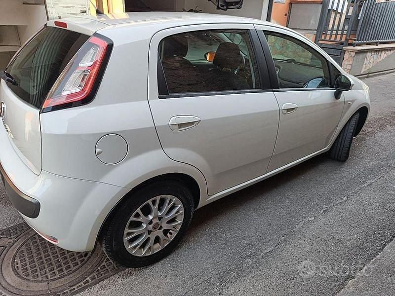 Usata Fiat Punto Emotion 136 CV (100 kW) 2010 Bianco Utilitaria