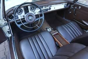 Usata Mercedes 250 150 CV (110 kW) 1967 Beige Cabrio