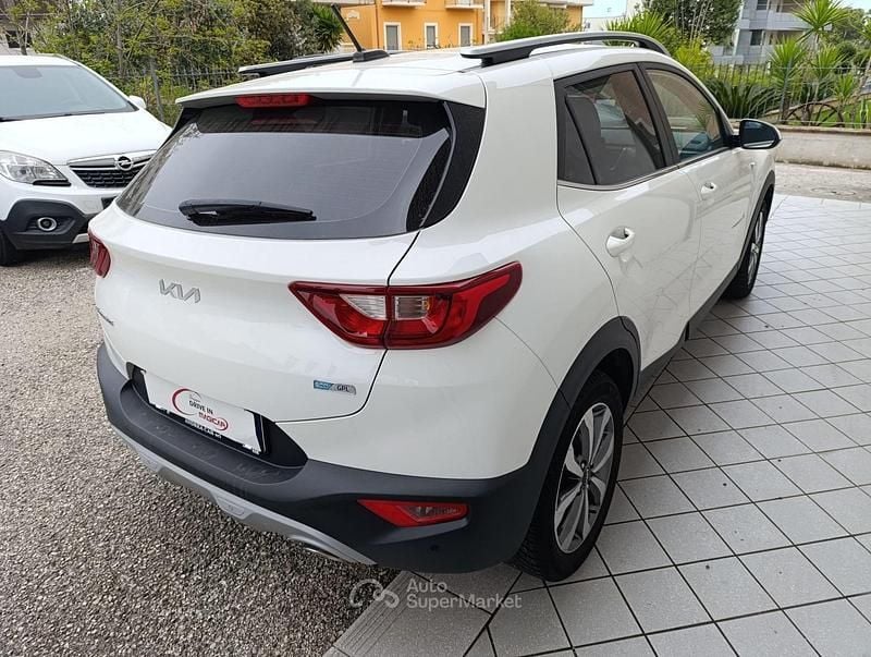 Usata Kia Stonic Style 82 CV (60 kW) 2022 Bianco SUV