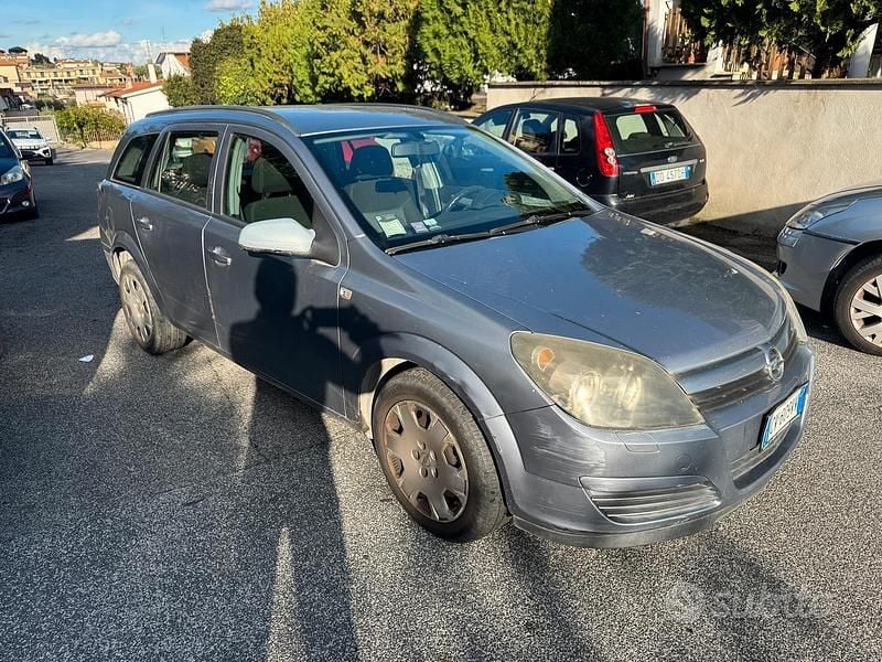Grigio Usata 2005 Opel Astra Station wagon | 1400 € (Ottimo prezzo) - Immagine 1/4