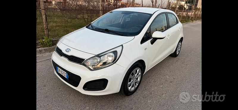 Usata Kia Rio 82 CV (60 kW) 2012 Bianco Utilitaria