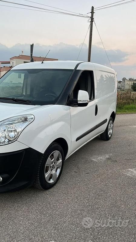 Usata Fiat Doblò 105 CV (77 kW) 2015 Bianco Monovolume
