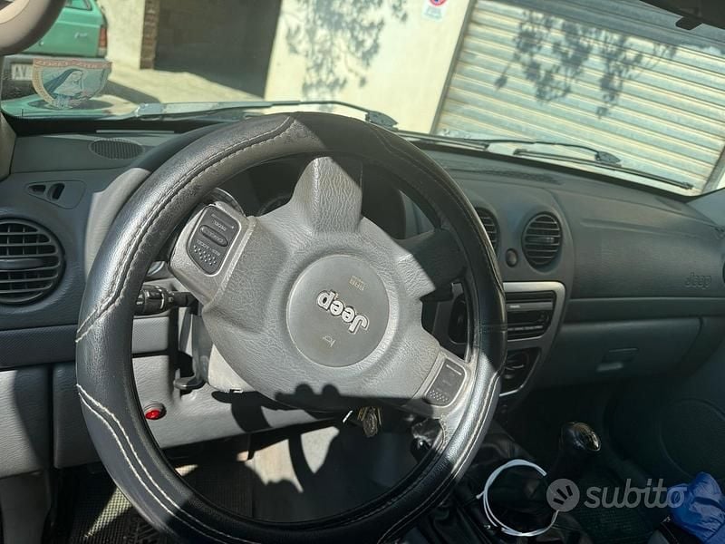 Usata Jeep Cherokee 163 CV (119 kW) 2005 Blu SUV