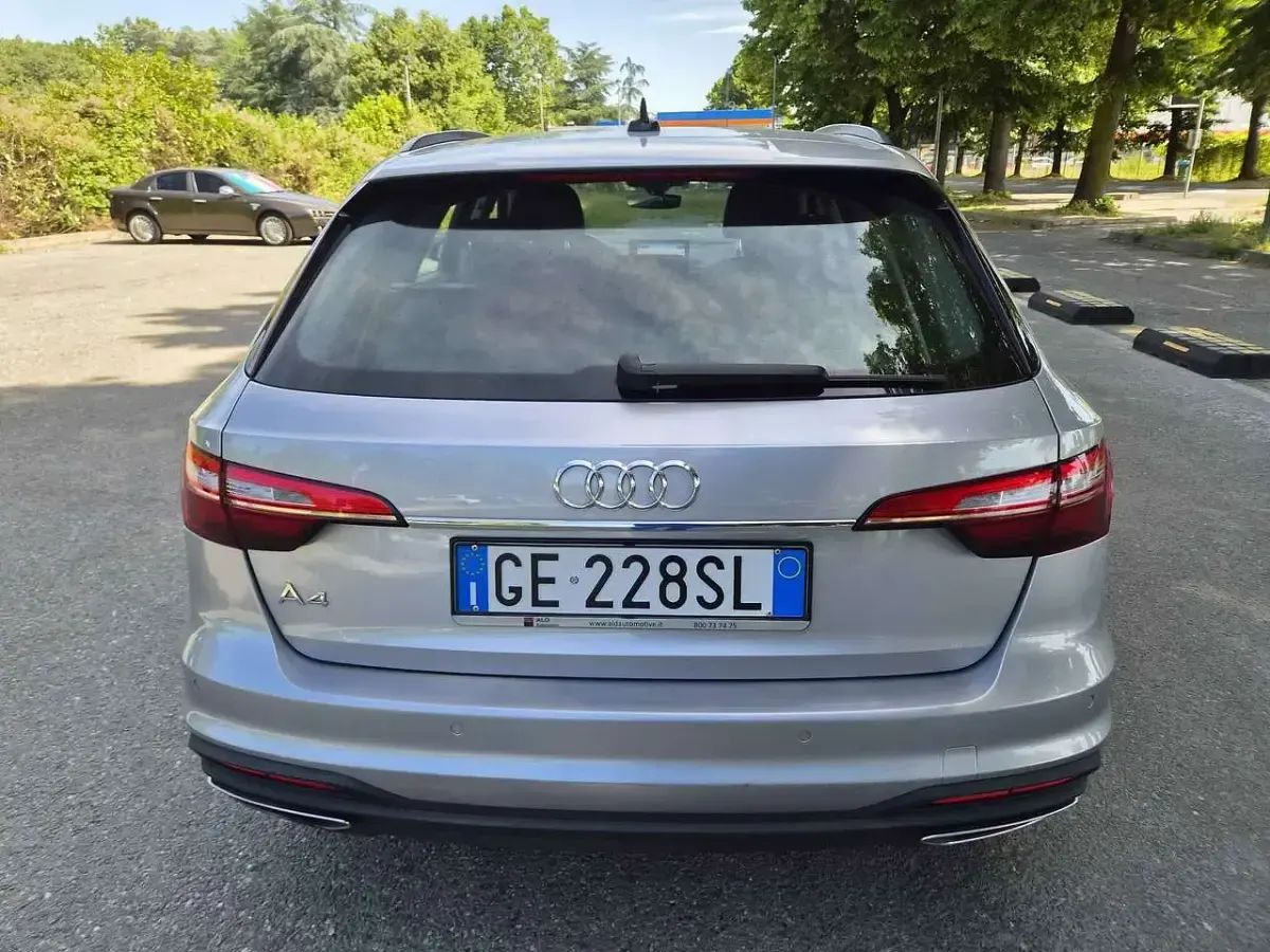Usata Audi A4 Business 163 CV (119 kW) 2021 Argento Station wagon