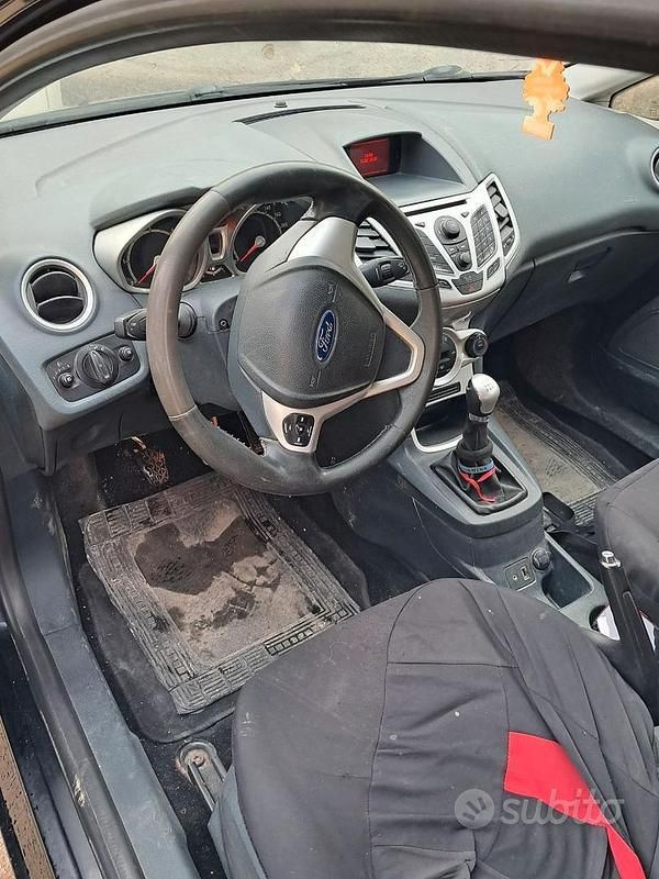Usata Ford Fiesta 68 CV (50 kW) 2010 Nero Berlina