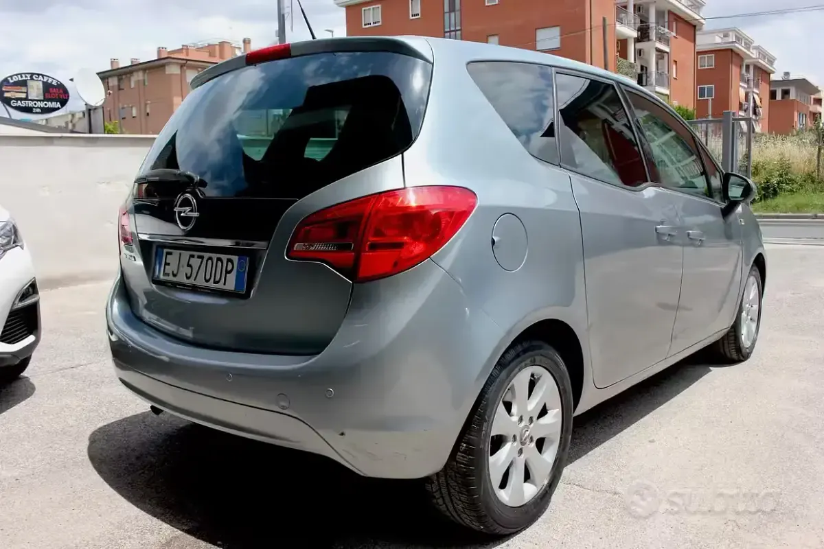 Usata Opel Meriva 101 CV (74 kW) 2011 Grigio Monovolume