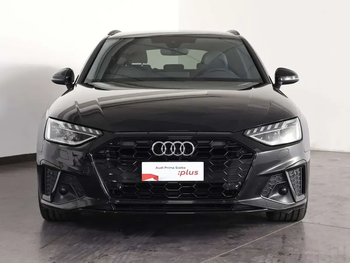 Occasion Audi A4 S-Line 136 PK (100 kW) 2025 Zwart Stationwagen