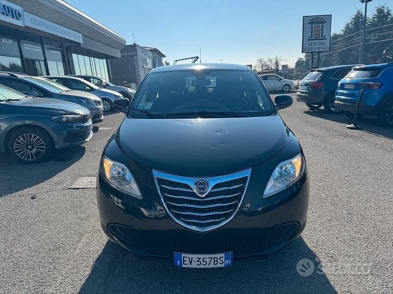 Usata Lancia Ypsilon 69 CV (50 kW) 2014 Nero Utilitaria
