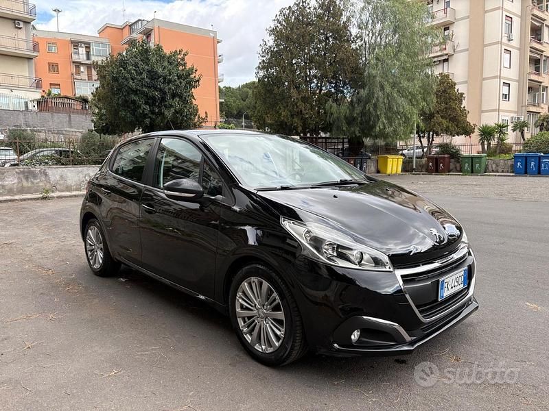 Usata Peugeot 208 Allure 75 CV (55 kW) 2017 Nero Utilitaria