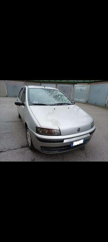 Usata Fiat Punto 86 CV (63 kW) 2002 Argento Utilitaria