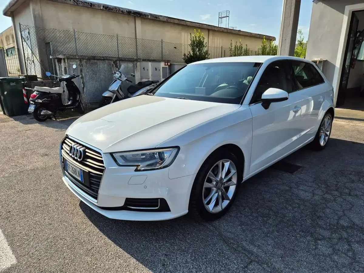 Usata Audi A3 Design 110 CV (80 kW) 2016 Bianco Berlina