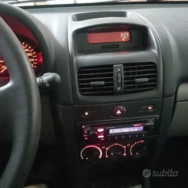 Usata Renault Clio 58 CV (42 kW) 2002 Berlina