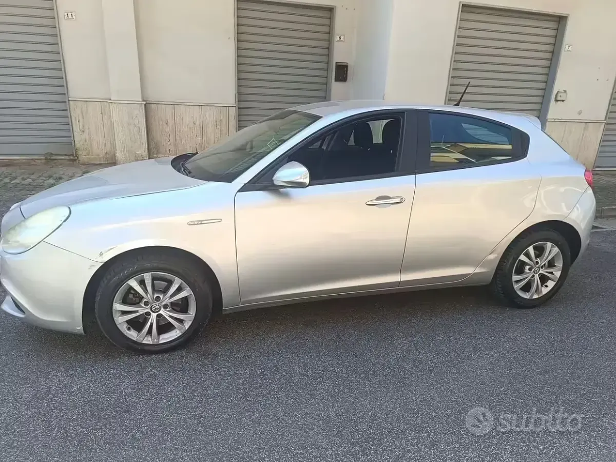 Usata Alfa Romeo Giulietta Progression 105 CV (77 kW) 2012 Grigio Utilitaria