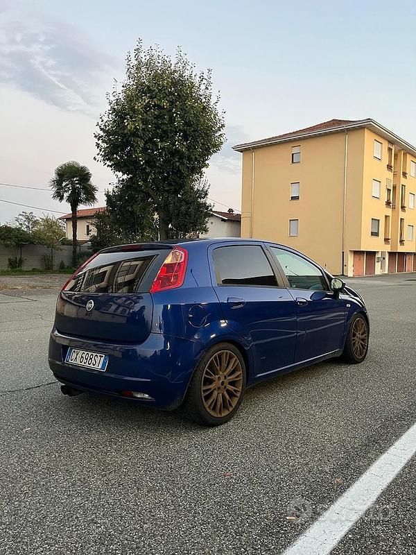 Usata 2005 Fiat Punto Due volumi | 2500 € (Buon prezzo) - Immagine 1/4