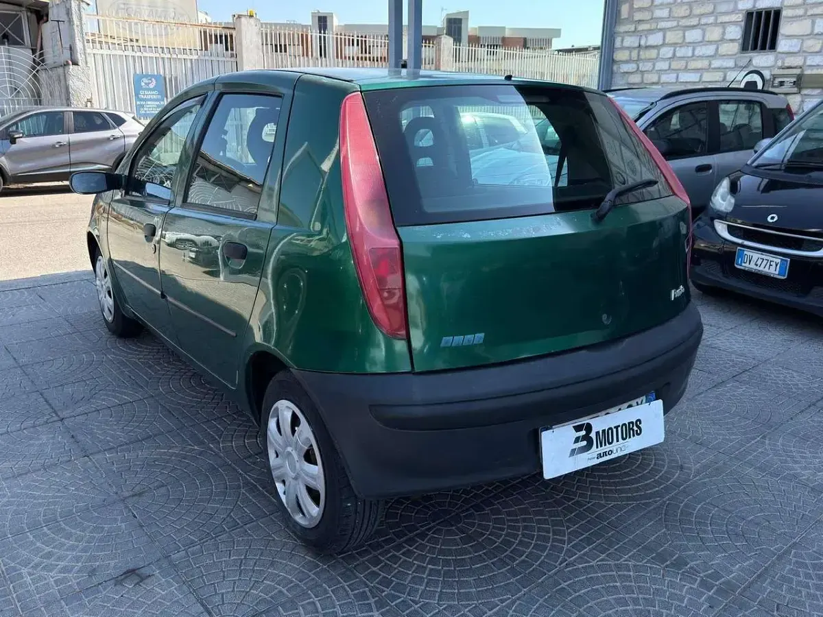 Usata Fiat Punto 60 CV (44 kW) 2002 Verde Utilitaria