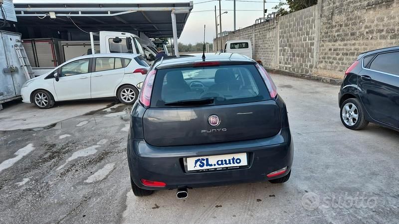 Usata Fiat Punto Lounge 75 CV (55 kW) 2014 Grigio Utilitaria