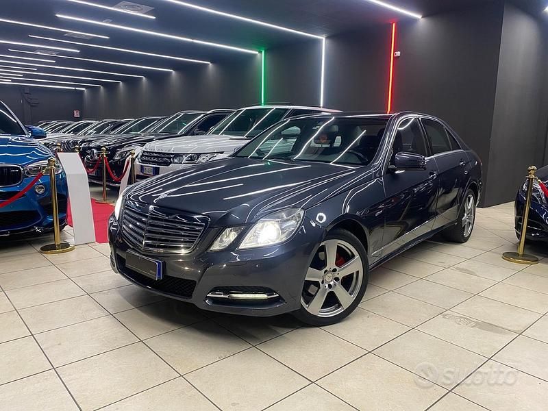 Grigio Usata 2011 Mercedes E200 Avantgarde Tre volumi | 11.400 € (Buon prezzo) - Immagine 1/4