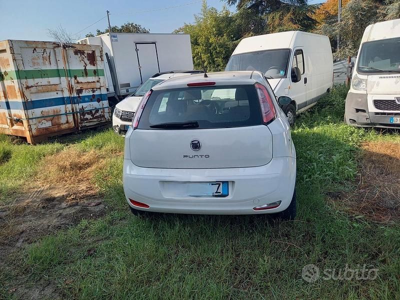 Bianco Usata 2012 Fiat Grande Punto Due volumi | 4500 € - Immagine 1/4