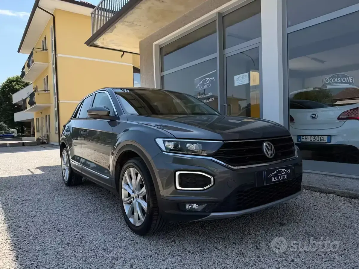 Usata VW T-Roc 150 CV (110 kW) 2017 Grigio SUV