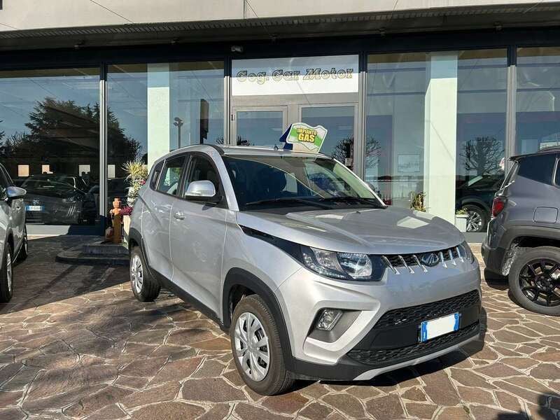 Usata Mahindra KUV100 86 CV (63 kW) 2023 Argento SUV