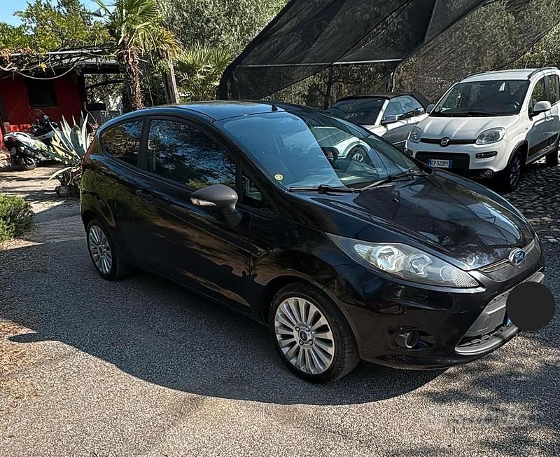 Usata Ford Fiesta 70 CV (51 kW) 2011 Nero Utilitaria