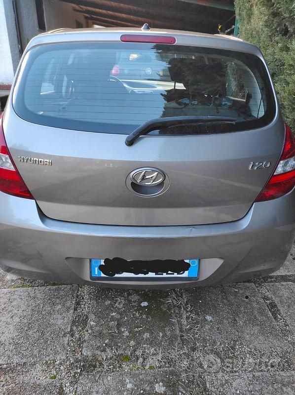 Usata Hyundai i20 Comfort 78 CV (57 kW) 2012 Grigio Utilitaria