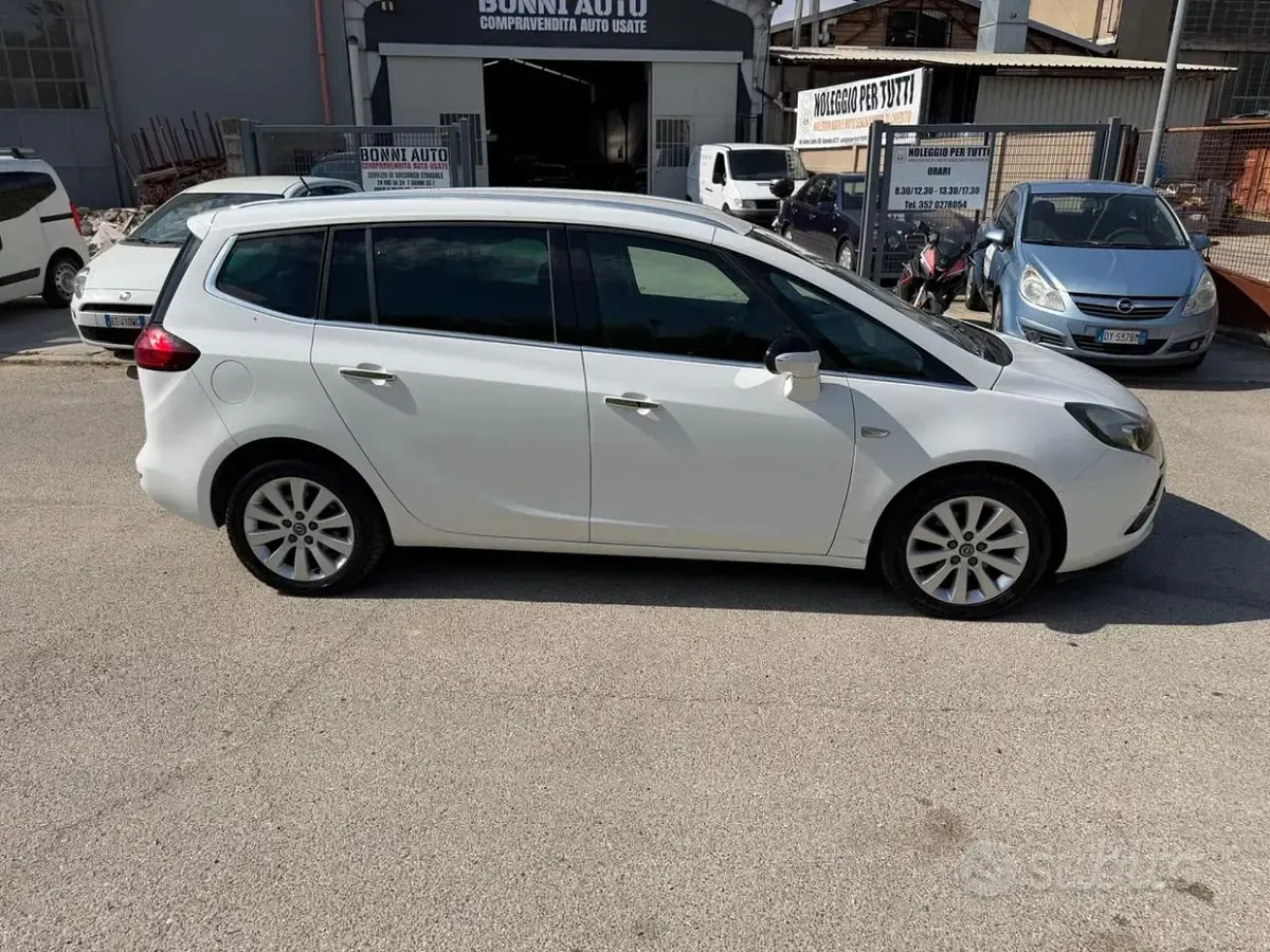 Usata Opel Zafira 150 CV (110 kW) 2013 Bianco Monovolume