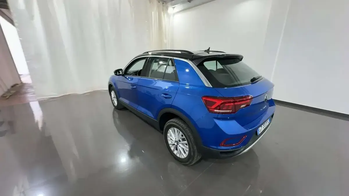Usata VW T-Roc Life 110 CV (80 kW) 2023 Blu/azzurro SUV