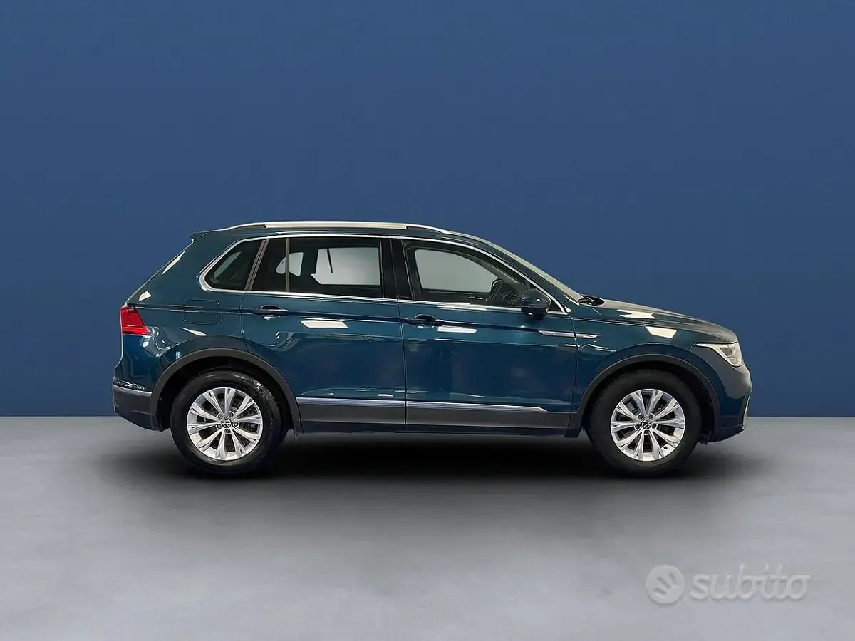Usata VW Tiguan Life 131 CV (96 kW) 2021 Blu/azzurro SUV