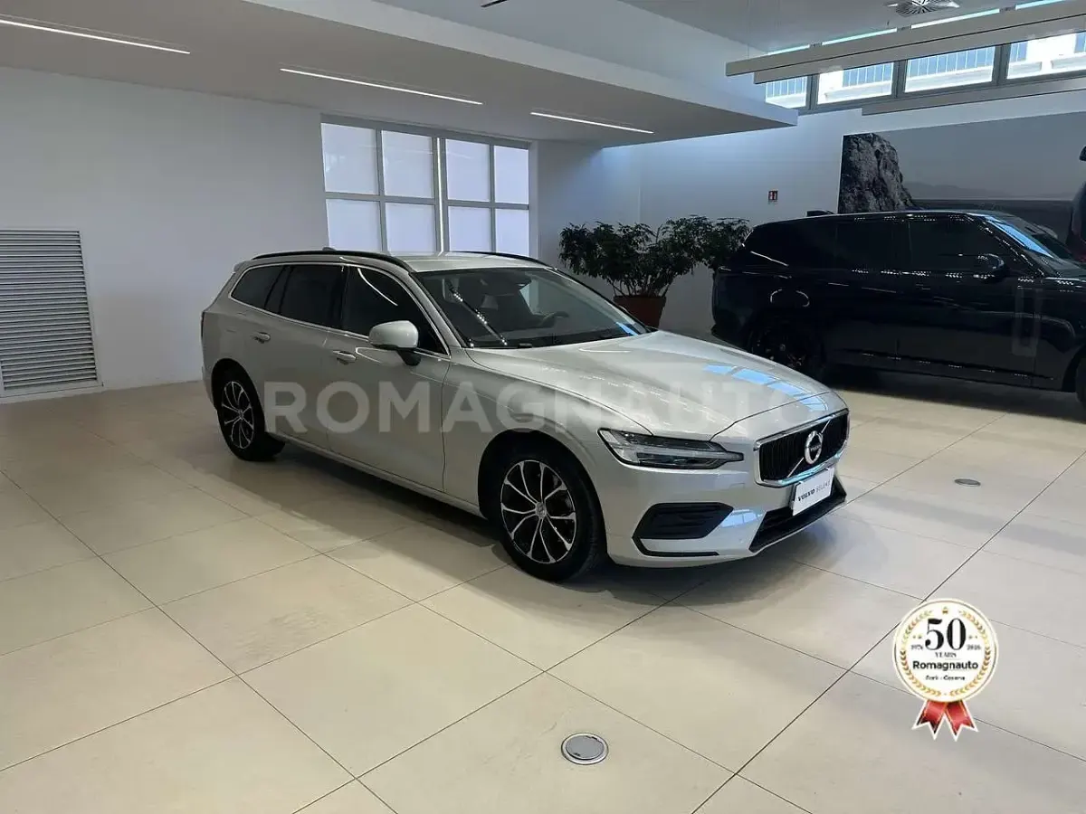 Usata Volvo V60 Business Edition 197 CV (144 kW) 2022 Grigio Station wagon