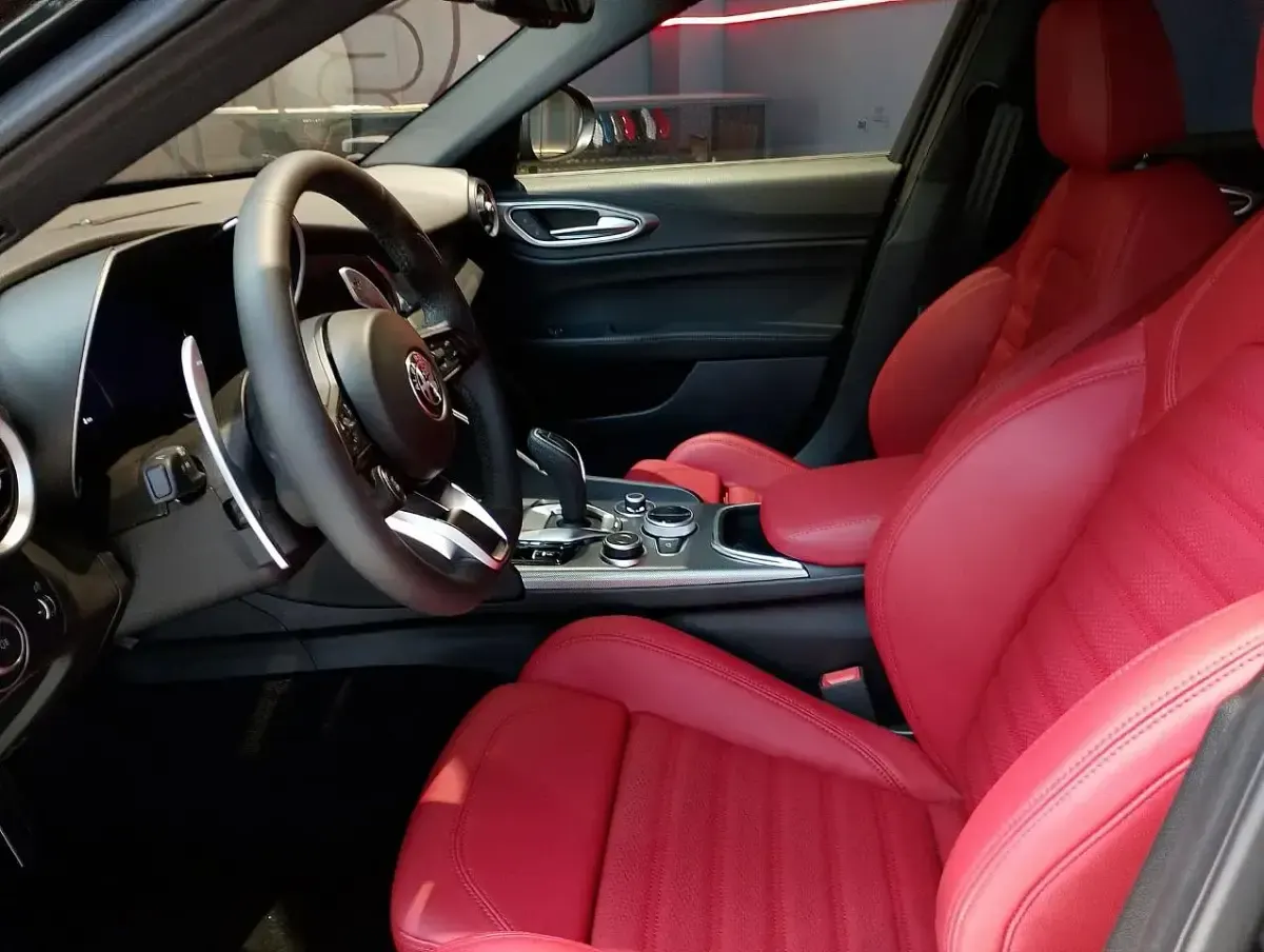 Nuova Alfa Romeo Giulia Veloce 280 CV (205 kW) 2025 Nero Berlina