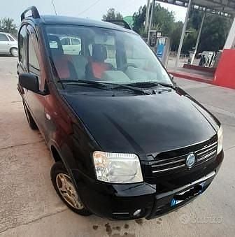 Nero Usata 2006 Fiat Panda 4x4 Due volumi | 5000 € (Buon prezzo) - Immagine 1/4