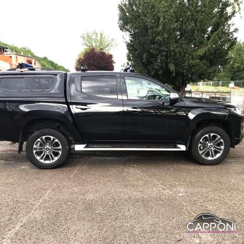 Usata Mitsubishi L200 150 CV (110 kW) 2020 Nero Pick-up