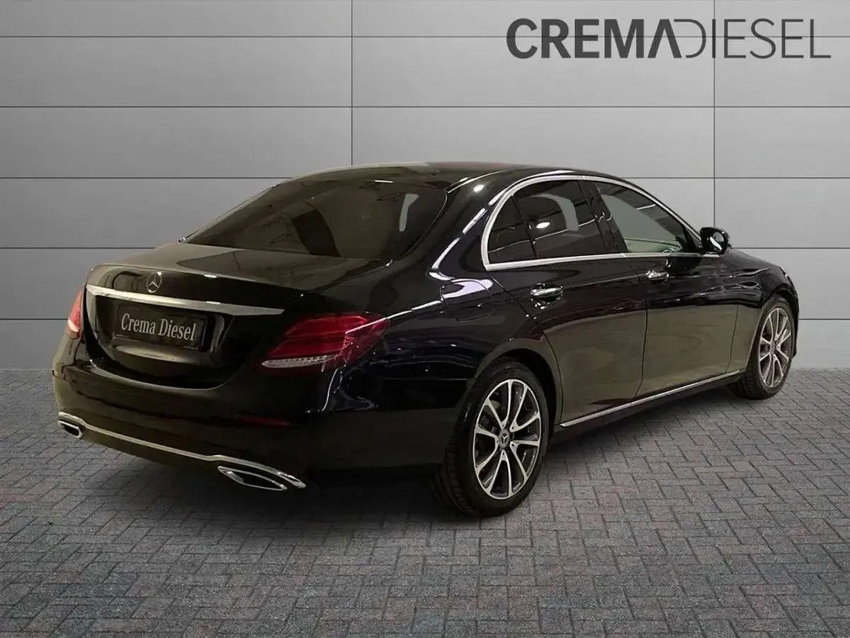 Usata Mercedes E200 Business 150 CV (110 kW) 2018 Nero Berlina