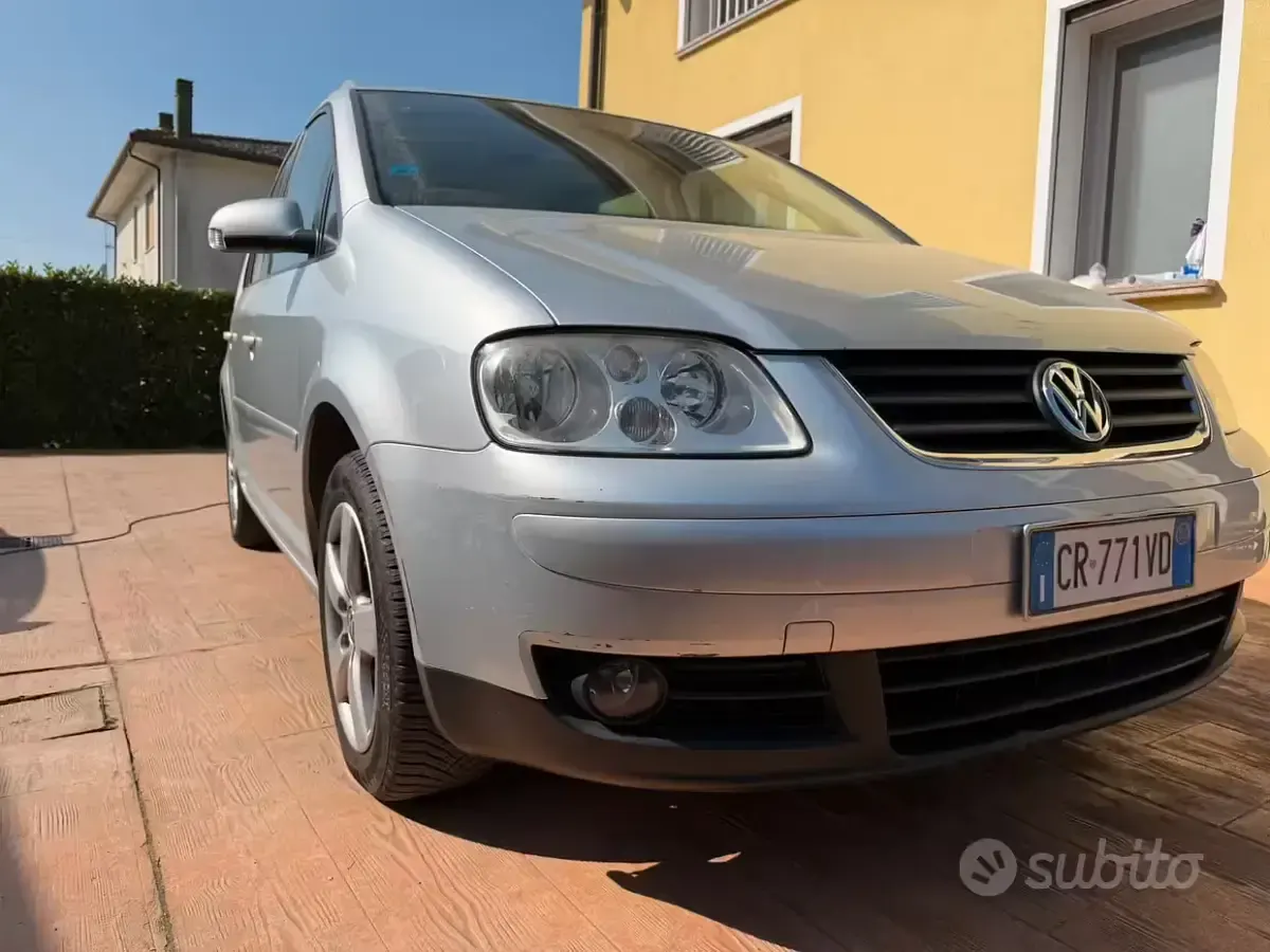 Usata VW Touran 140 CV (102 kW) 2005 Grigio Monovolume