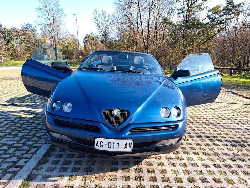 Usata Alfa Romeo Spider 150 CV (110 kW) 1996 Blu/azzurro Cabrio