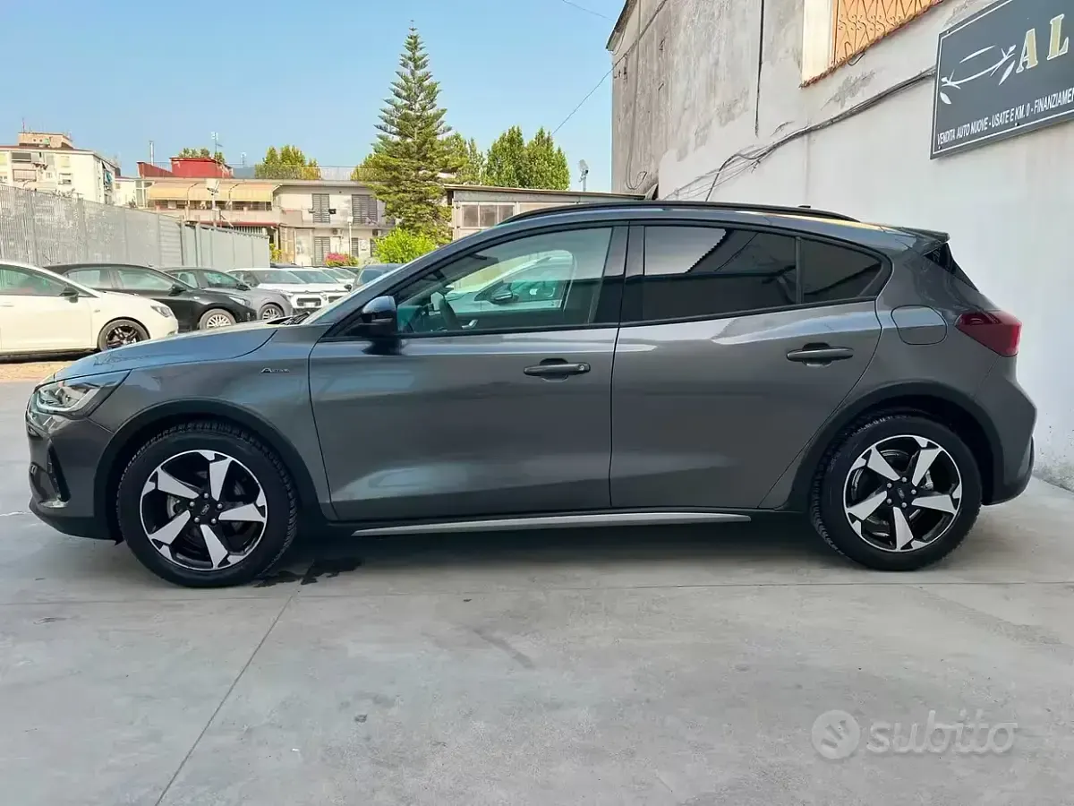 Usata Ford Focus Active 115 CV (84 kW) 2024 Grigio Berlina