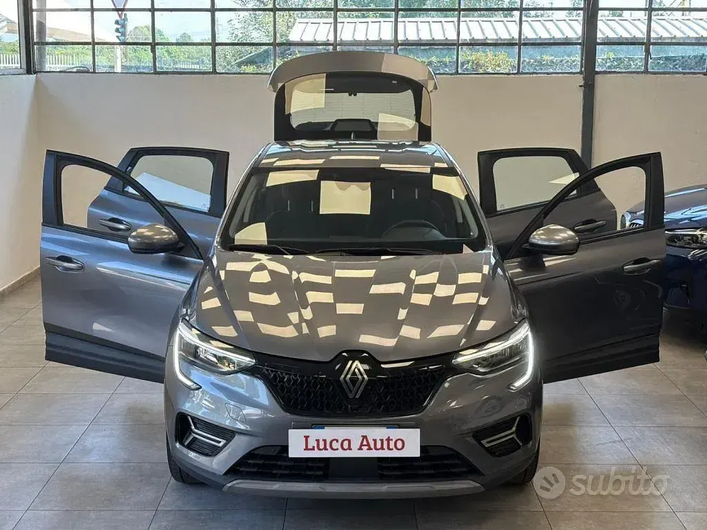 Usata Renault Arkana 140 CV (102 kW) 2024 Grigio SUV