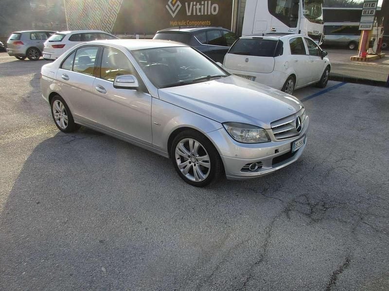 Argento Usata 2009 Mercedes C220 Avantgarde Tre volumi | 5390 € (Ottimo prezzo) - Immagine 1/4