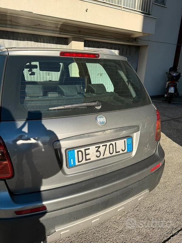 Usata Fiat Sedici 120 CV (88 kW) 2007 Grigio SUV