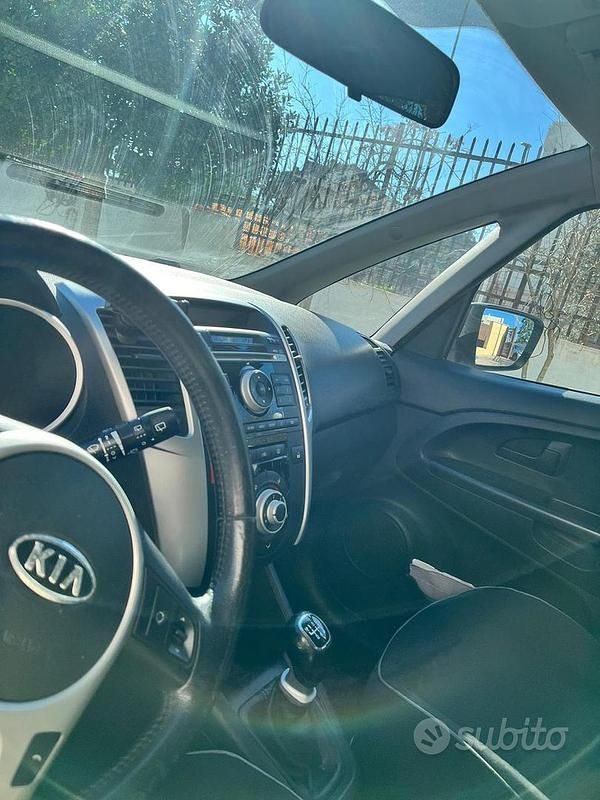 Usata Kia Venga 2011 Grigio Utilitaria