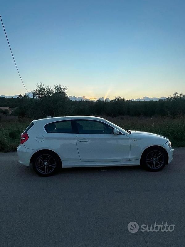Usata BMW 116 146 CV (107 kW) 2009 Bianco Utilitaria